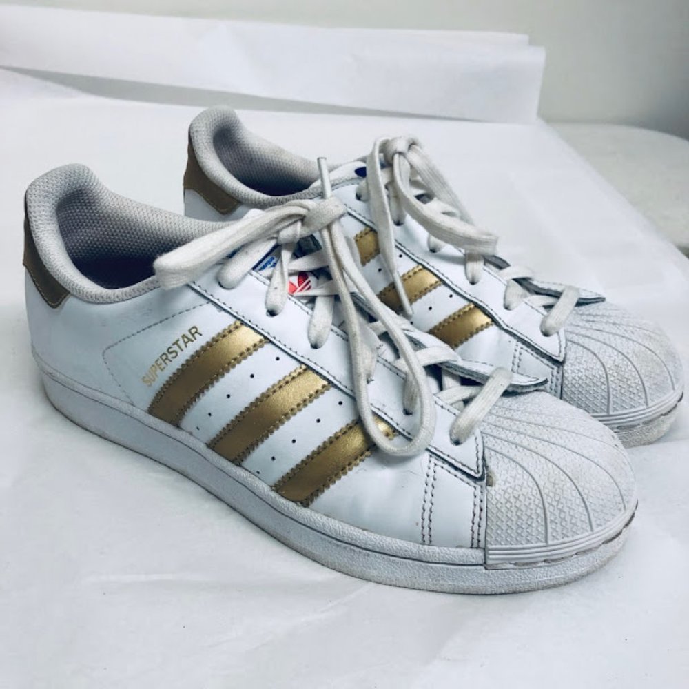 Adidas White And Gold Lace Up Super Star Sneaker size 6.5